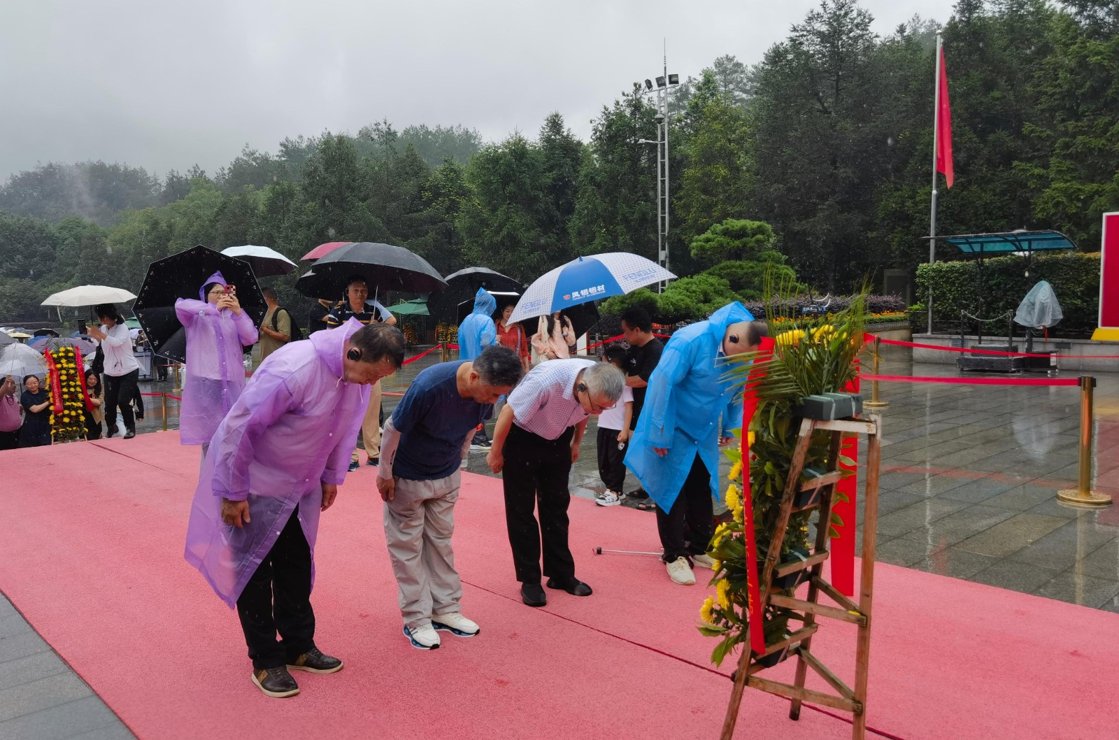 追寻伟人足迹，传承红色基因 ——马克思主义学院开启红色研学之旅